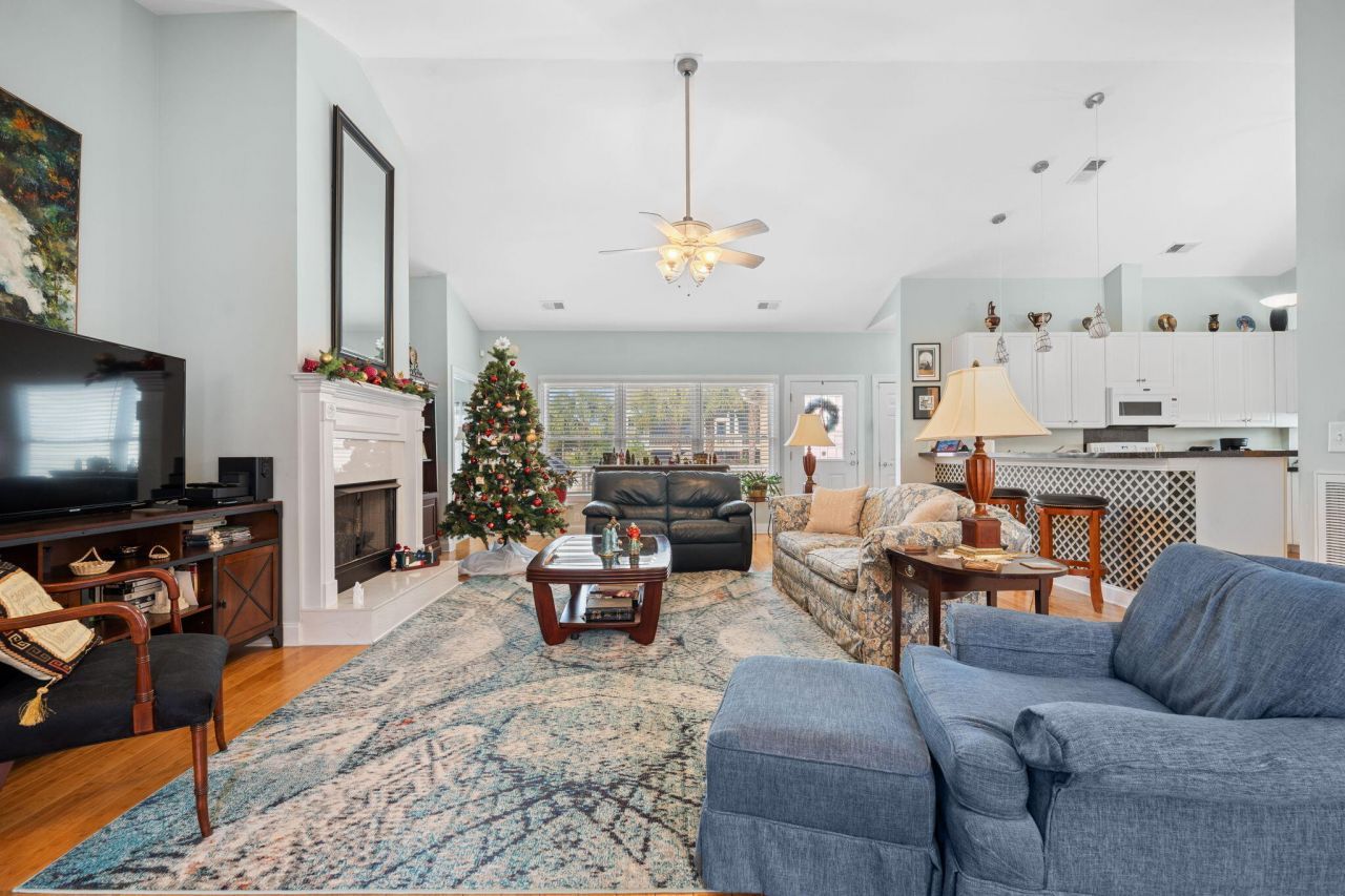 842 Captain Toms Crossing Photo 9