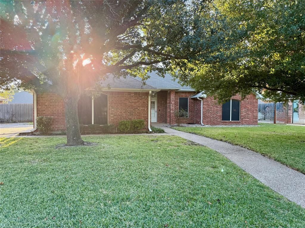 921 Cloud Croft, Hewitt, TX 76643 Main Photo