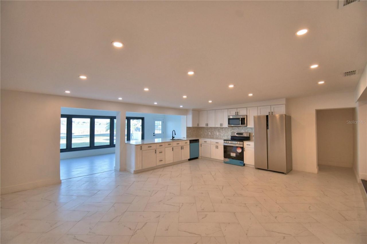 906 Lake Jessie Drive, Winter Haven, FL 33881 Photo