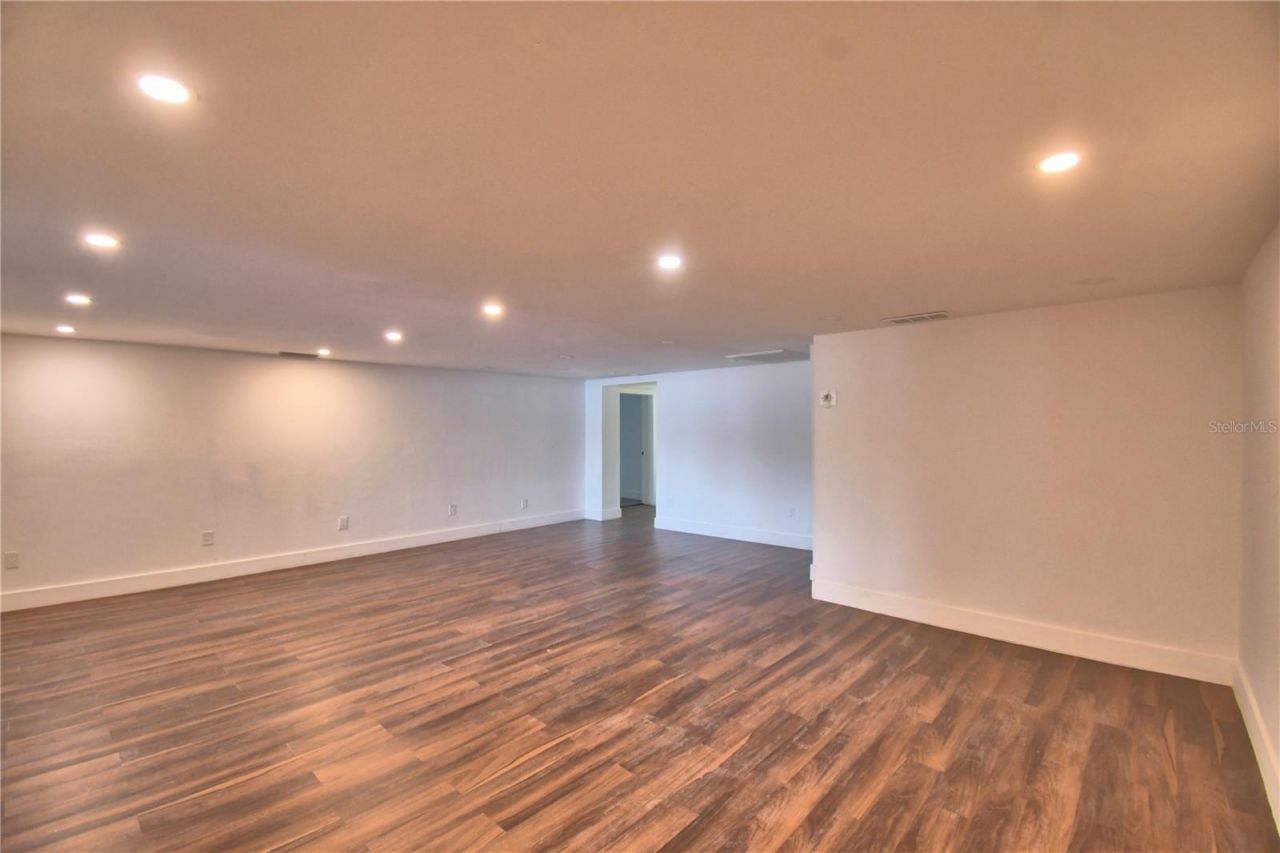 906 Lake Jessie Drive, Winter Haven, FL 33881 Photo