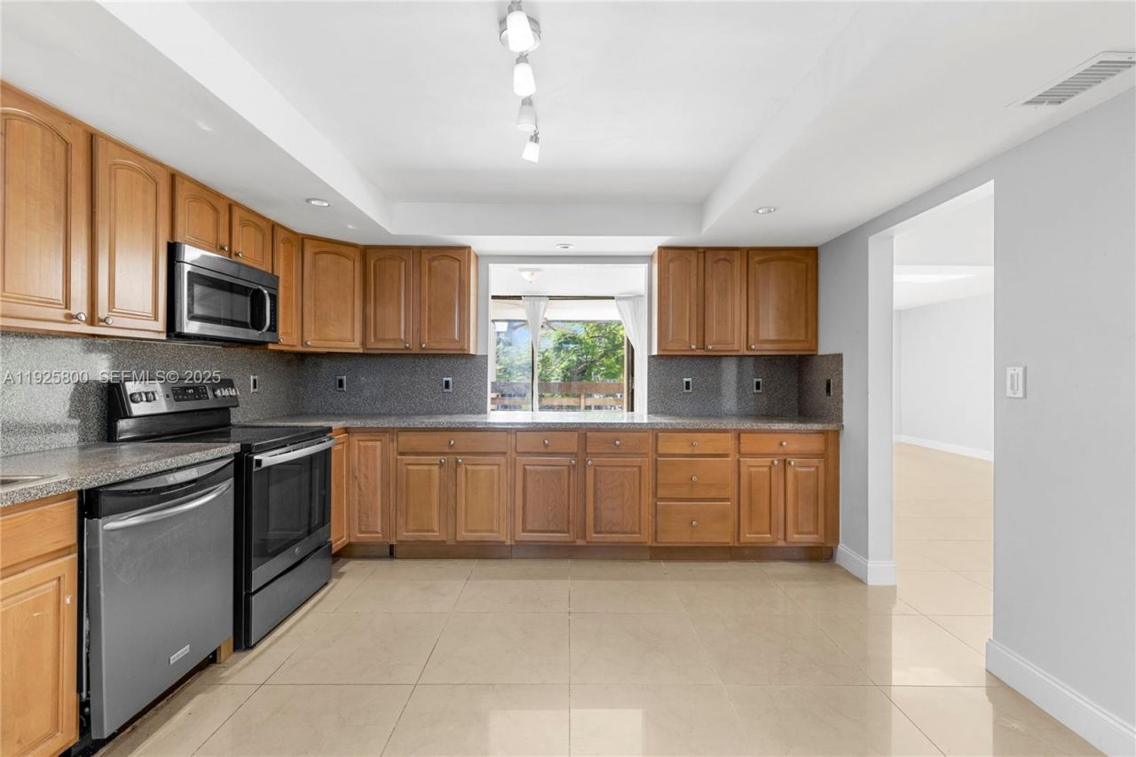 120 SW 96th Ter, Unit 204, Plantation, FL 33324 Photo