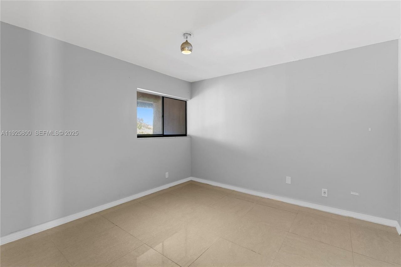120 SW 96th Ter, Unit 204, Plantation, FL 33324 Photo