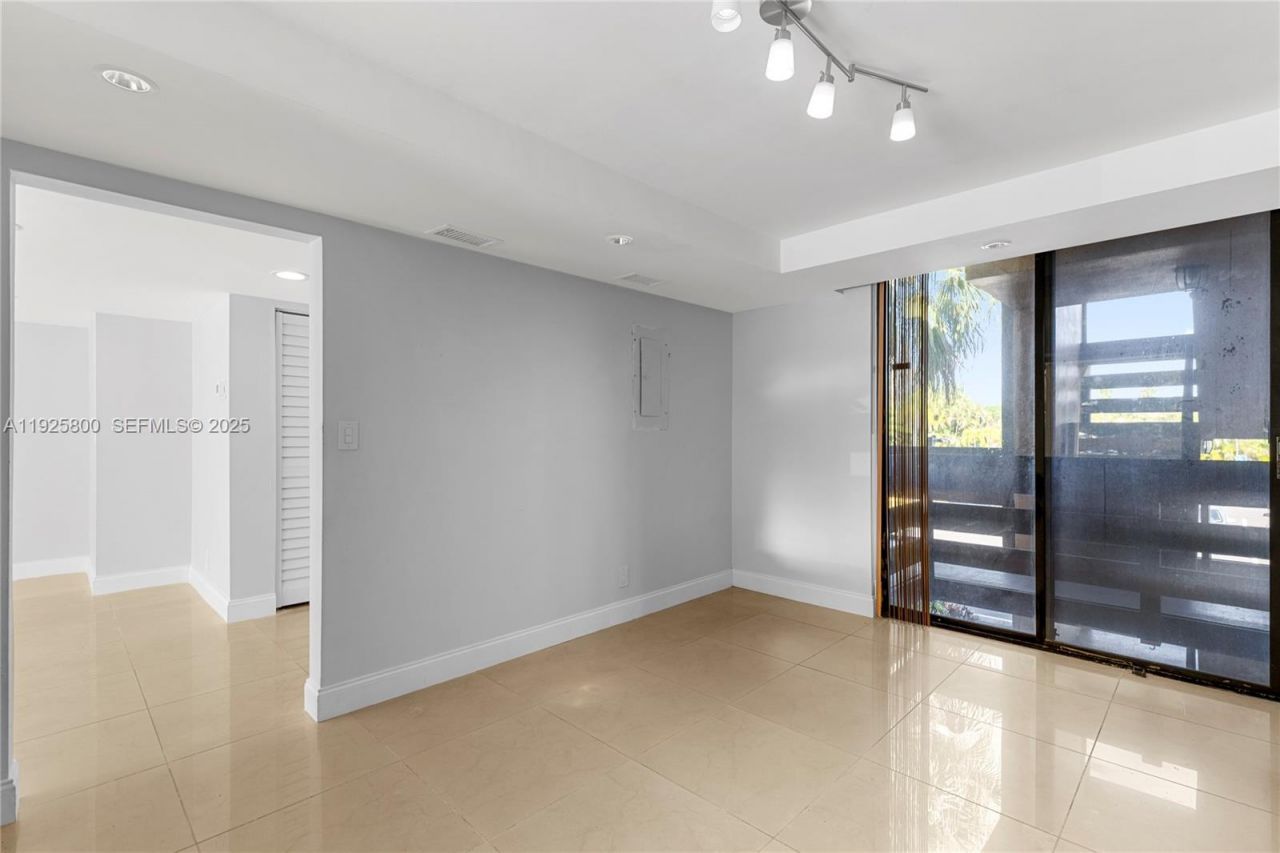 120 SW 96th Ter, Unit 204, Plantation, FL 33324 Photo