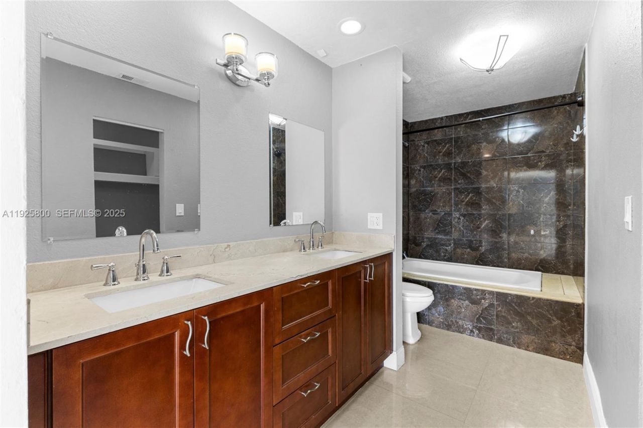 120 SW 96th Ter, Unit 204, Plantation, FL 33324 Photo