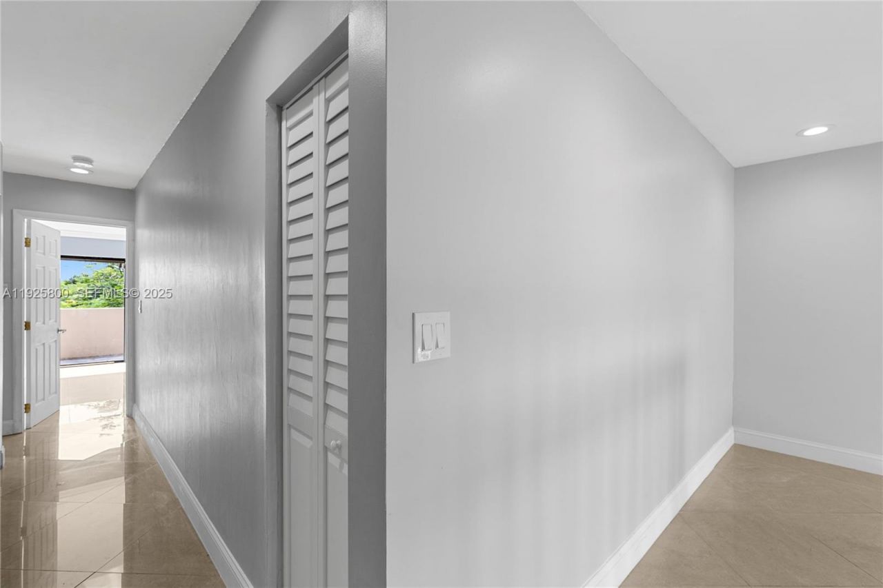 120 SW 96th Ter, Unit 204, Plantation, FL 33324 Photo