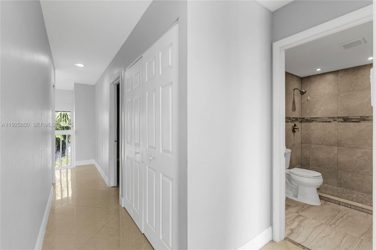 120 SW 96th Ter, Unit 204, Plantation, FL 33324 Photo