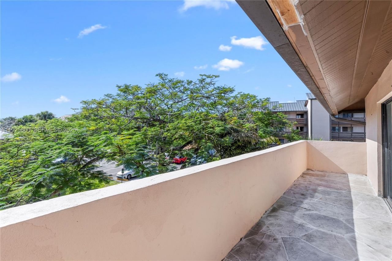 120 SW 96th Ter, Unit 204, Plantation, FL 33324 Photo