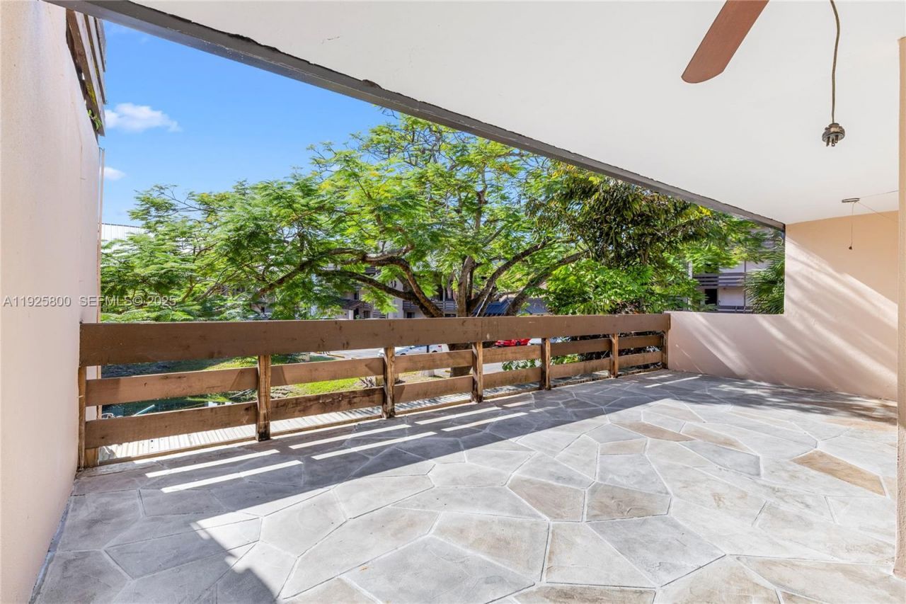 120 SW 96th Ter, Unit 204, Plantation, FL 33324 Photo