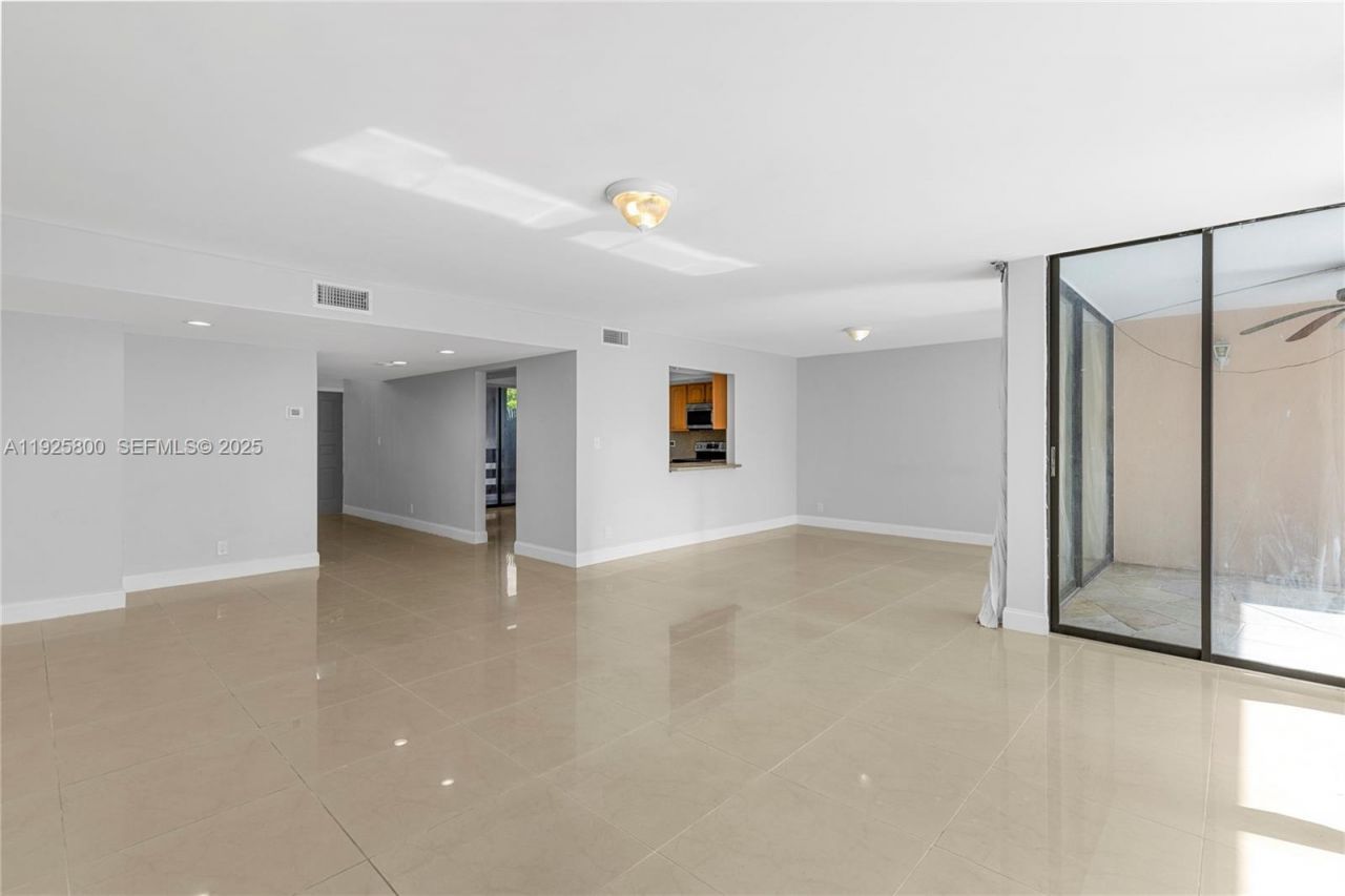 120 SW 96th Ter, Unit 204, Plantation, FL 33324 Photo