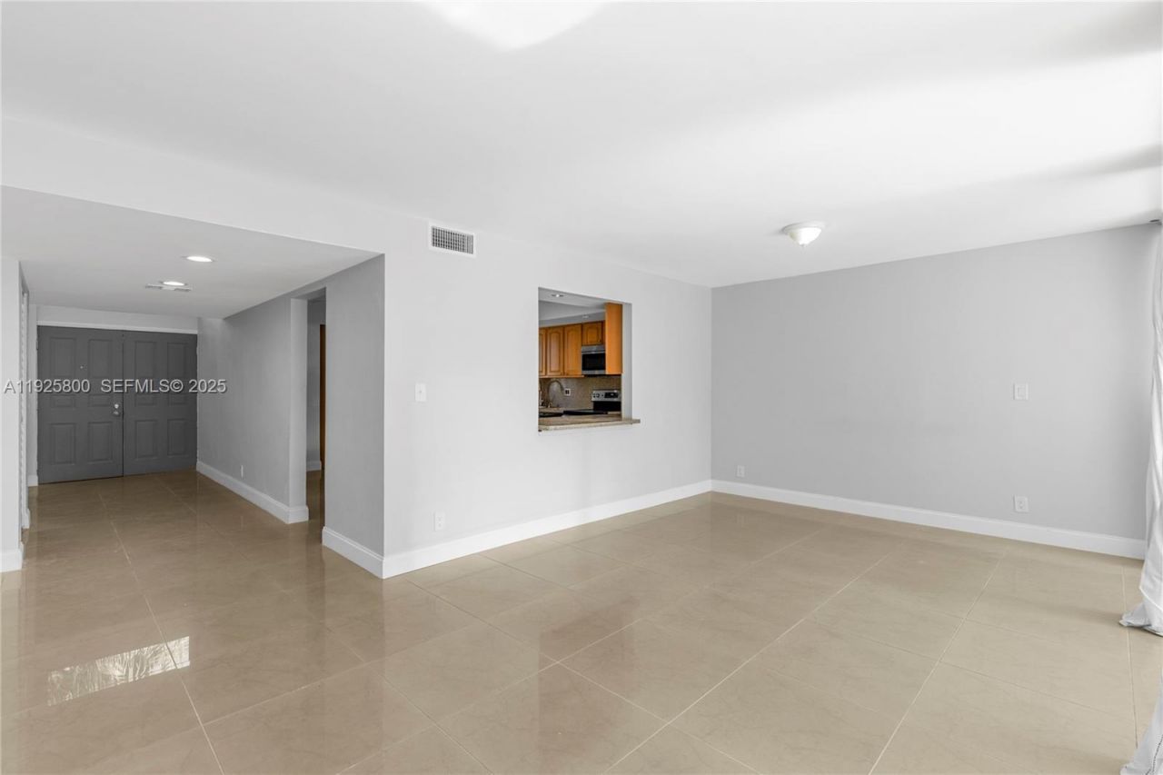 120 SW 96th Ter, Unit 204, Plantation, FL 33324 Photo