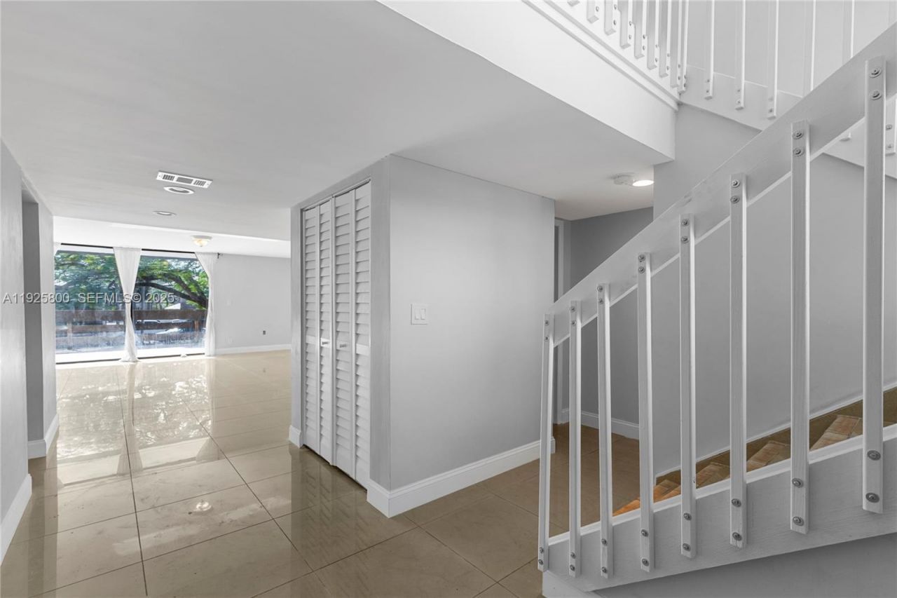 120 SW 96th Ter, Unit 204, Plantation, FL 33324 Photo