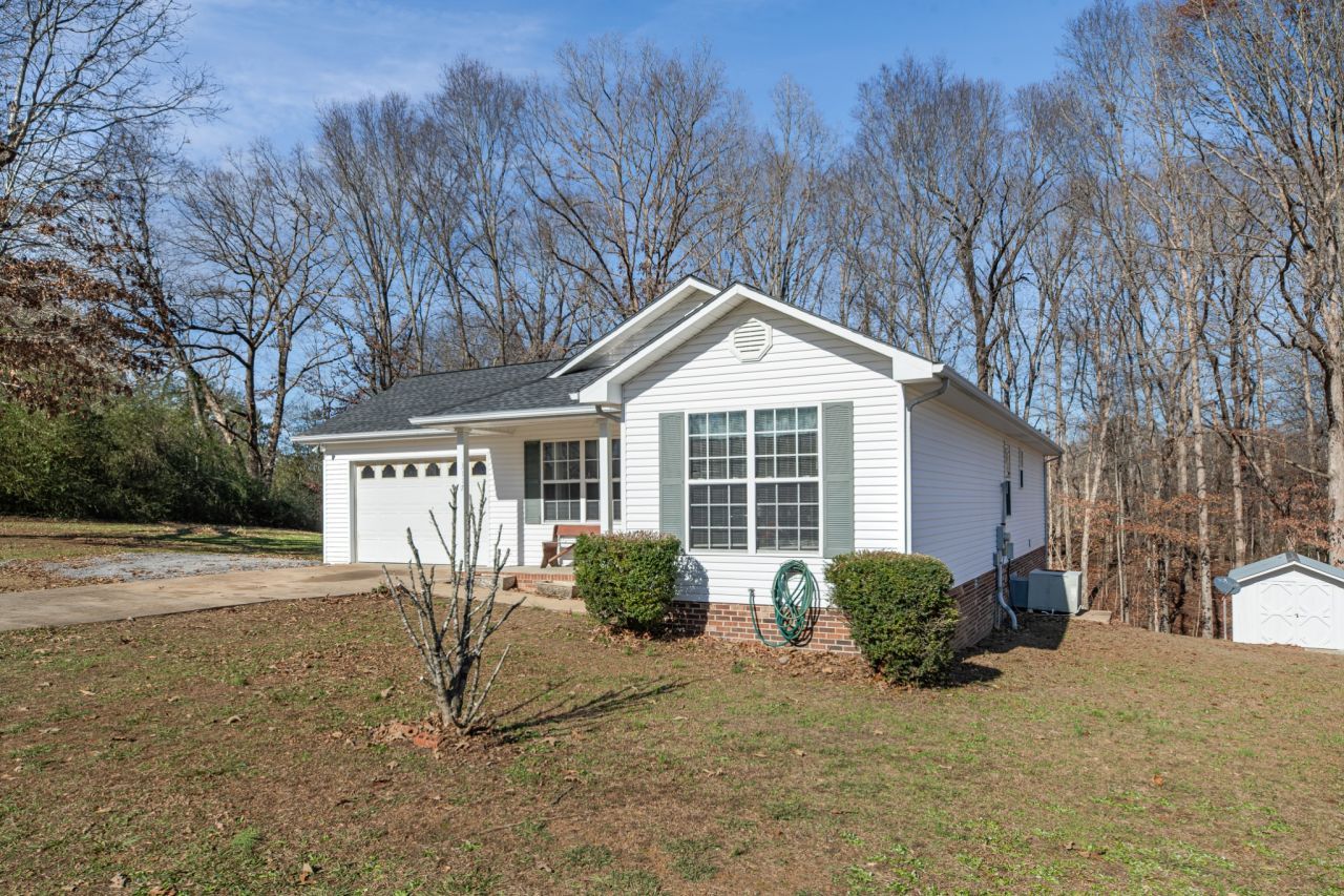 3117 Country Side Dr Centerville, TN 37033
