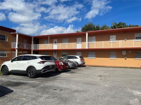 1245 W 24th St, Unit 202, Hialeah, FL 33010