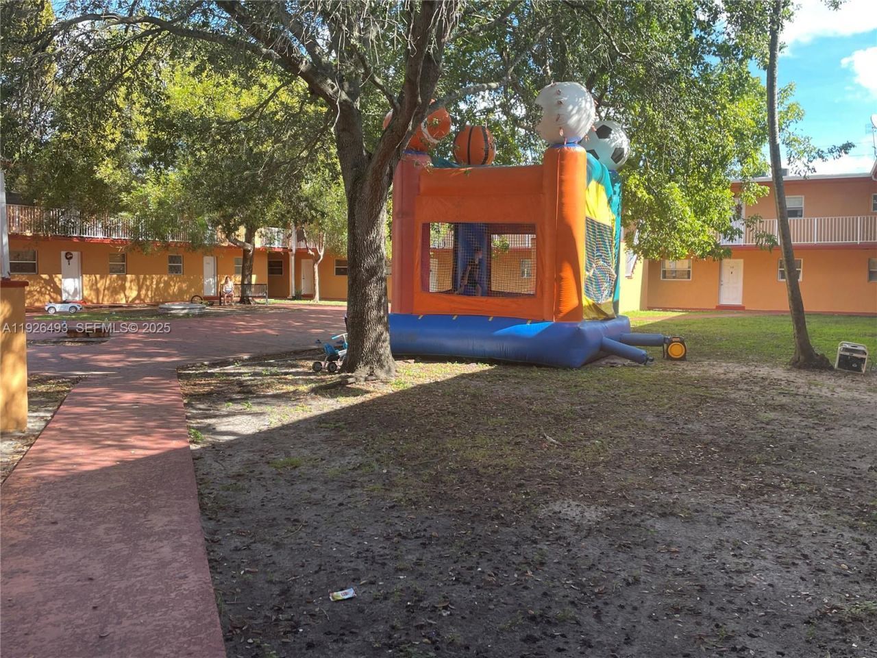 1245 W 24th St, Unit 202, Hialeah, FL 33010 Photo