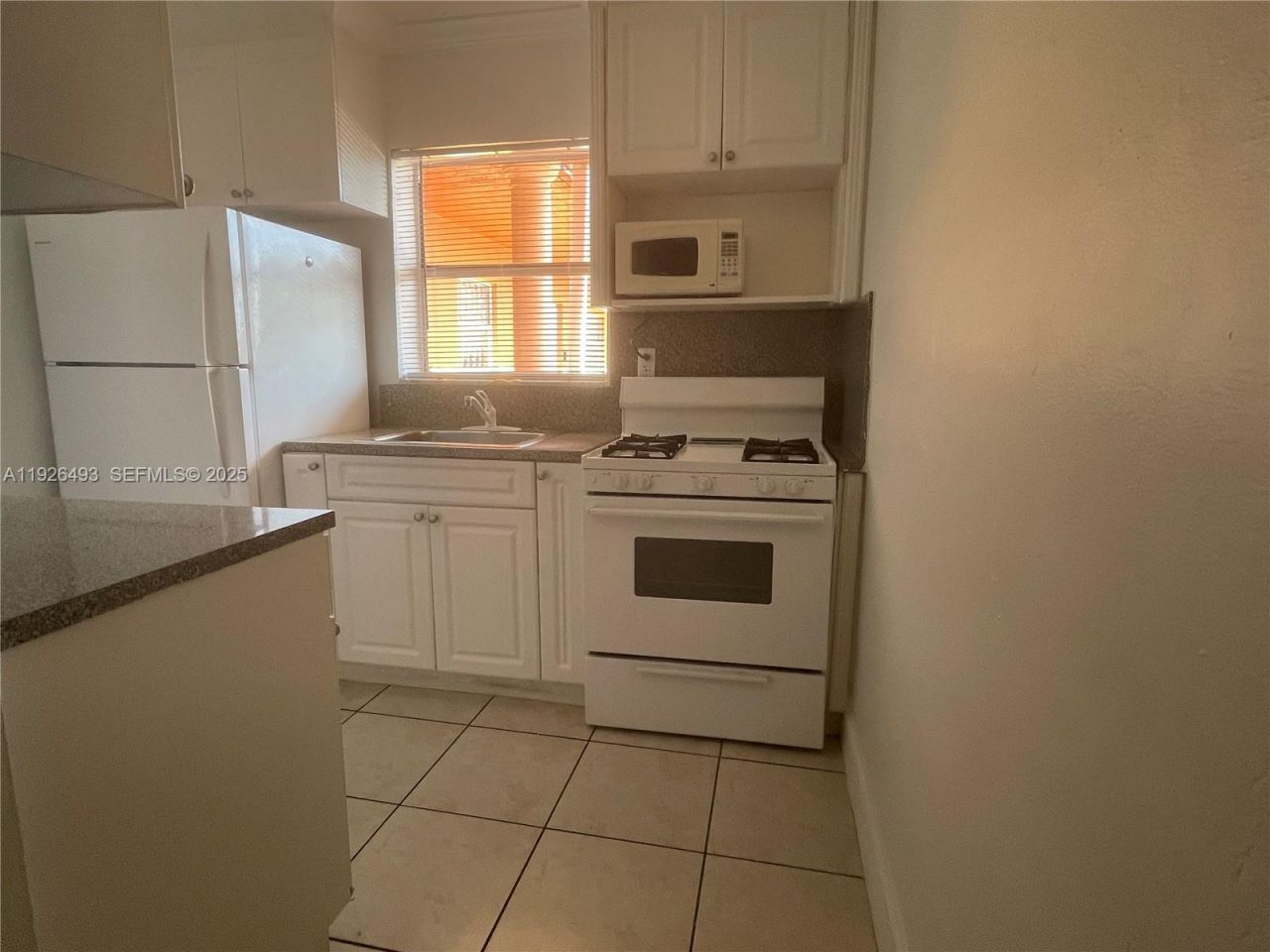 1245 W 24th St, Unit 202, Hialeah, FL 33010 Photo