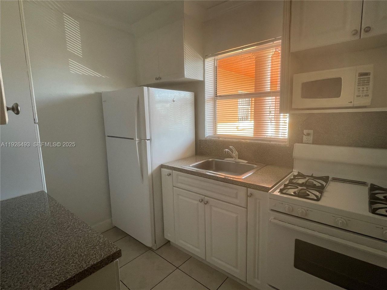 1245 W 24th St, Unit 202, Hialeah, FL 33010 Photo