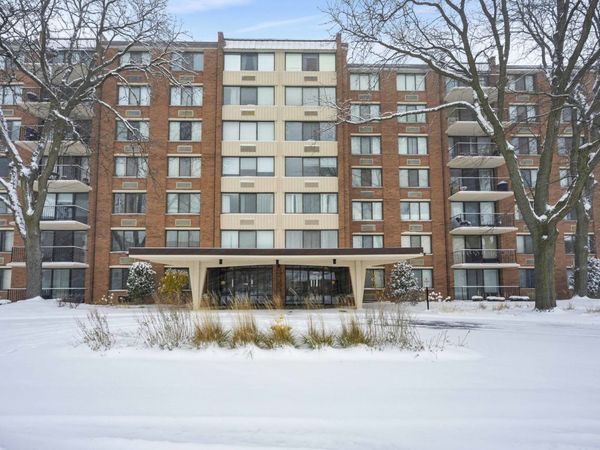 2000 Saint Regis Drive, Unit 4G, Lombard, IL 60148