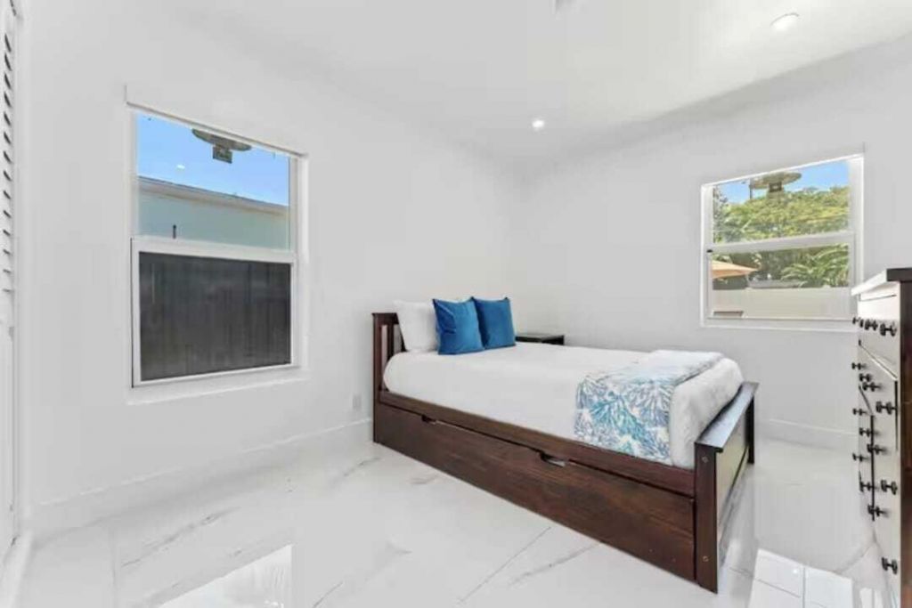 1713 NE Ne 7th Terrace Ne, Fort Lauderdale, FL 33305 Photo