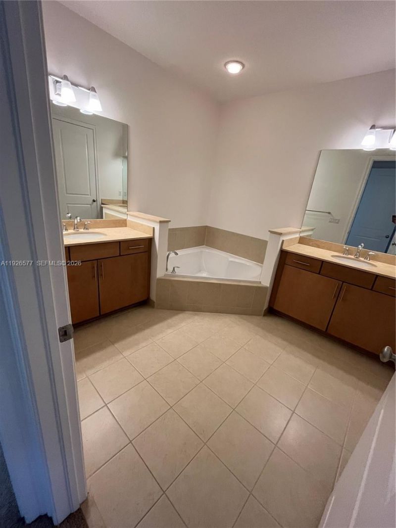 115 E Riverwalk Cir E, Plantation, FL 33325 Photo