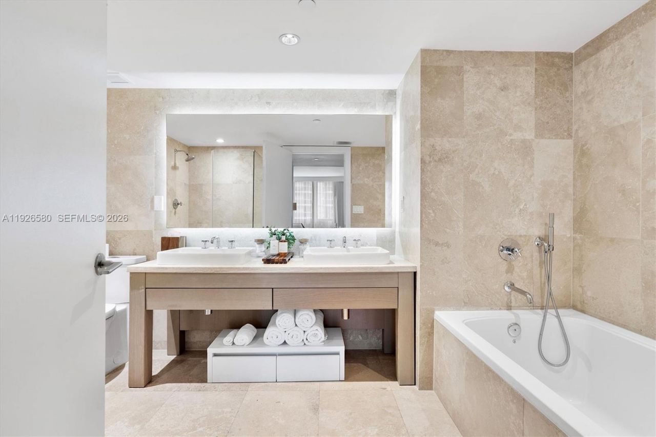 102 24th St, Unit 1413, Miami Beach, FL 33139 Photo