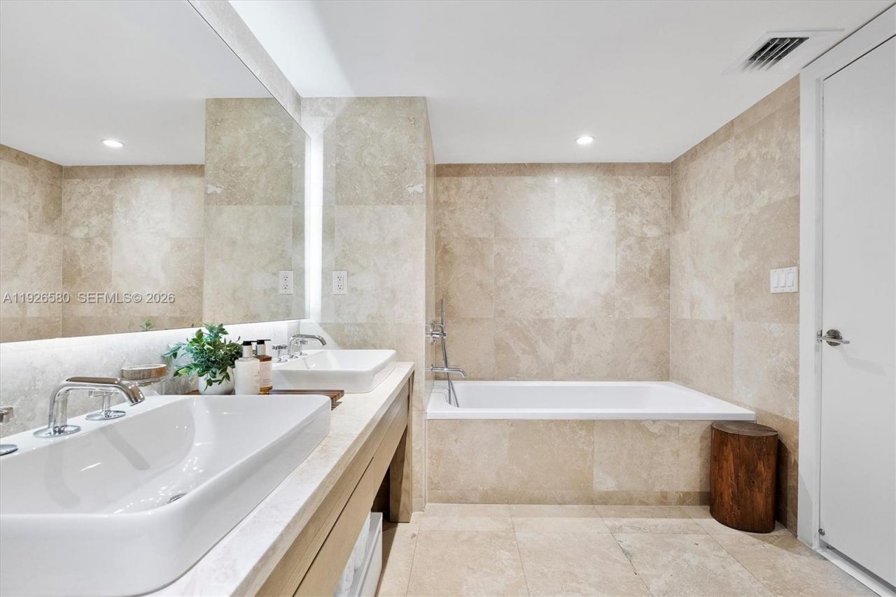 102 24th St, Unit 1413, Miami Beach, FL 33139 Photo