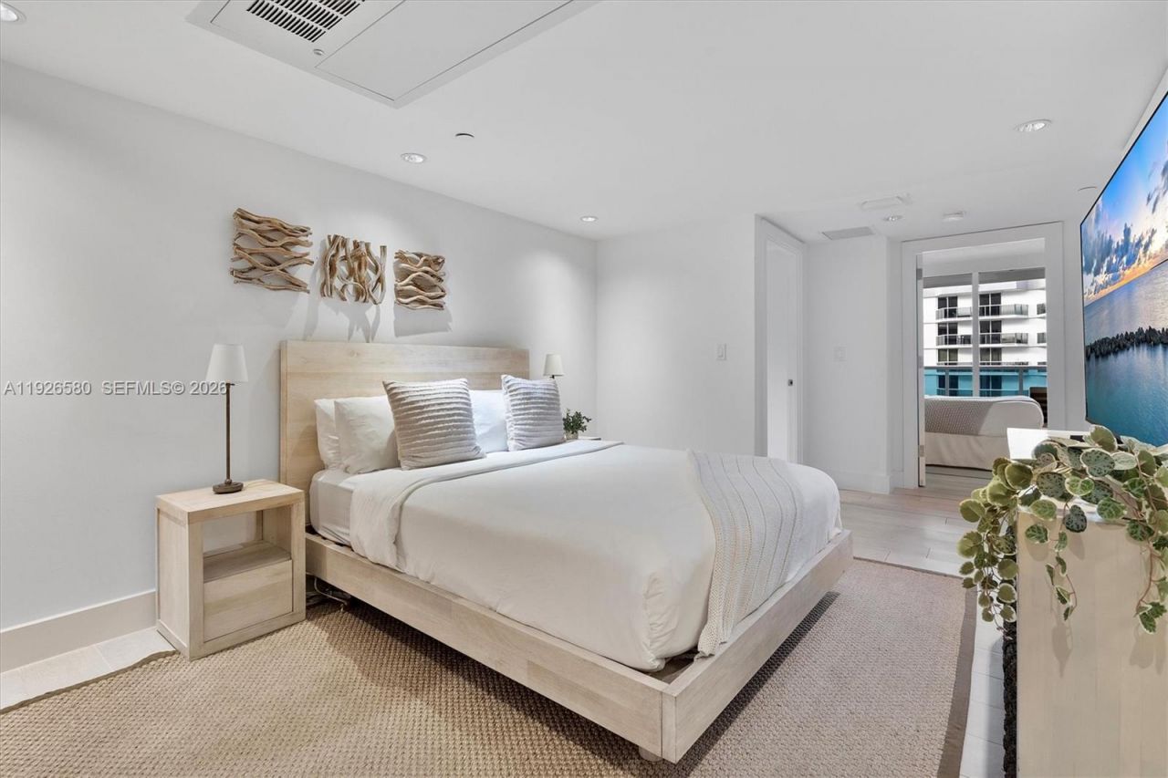 102 24th St, Unit 1413, Miami Beach, FL 33139 Photo