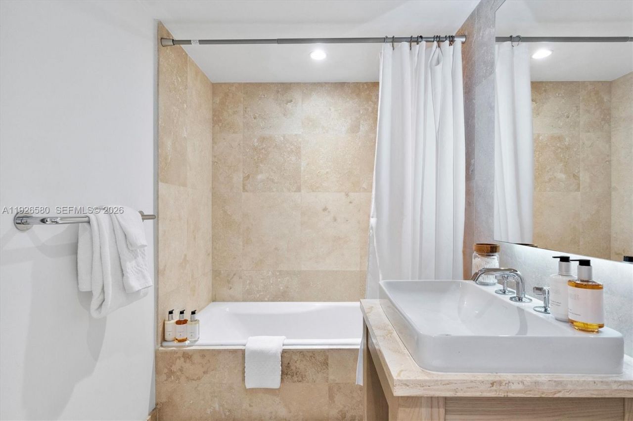 102 24th St, Unit 1413, Miami Beach, FL 33139 Photo