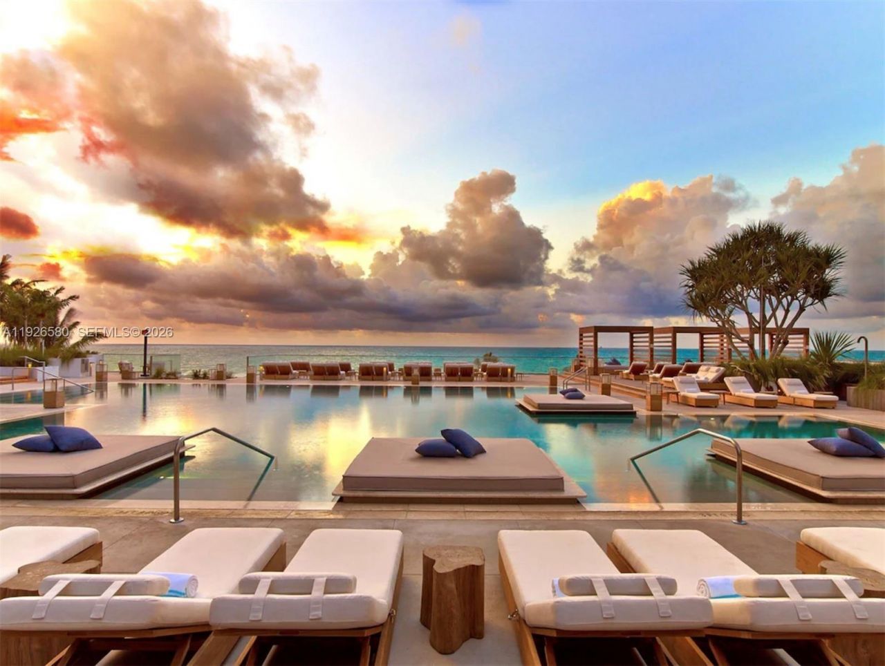 102 24th St, Unit 1413, Miami Beach, FL 33139 Photo