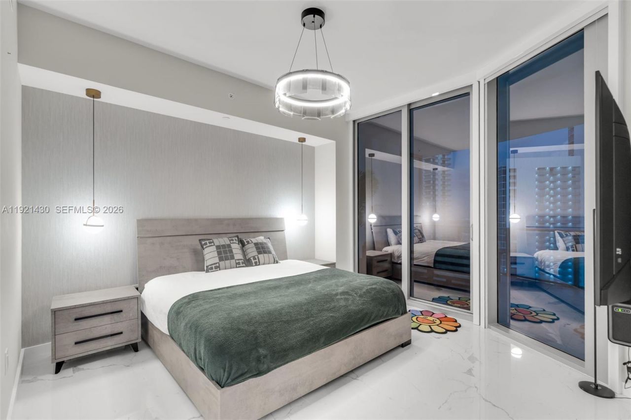 851 NE 1st Ave, Unit 4009, Miami, FL 33132 Photo