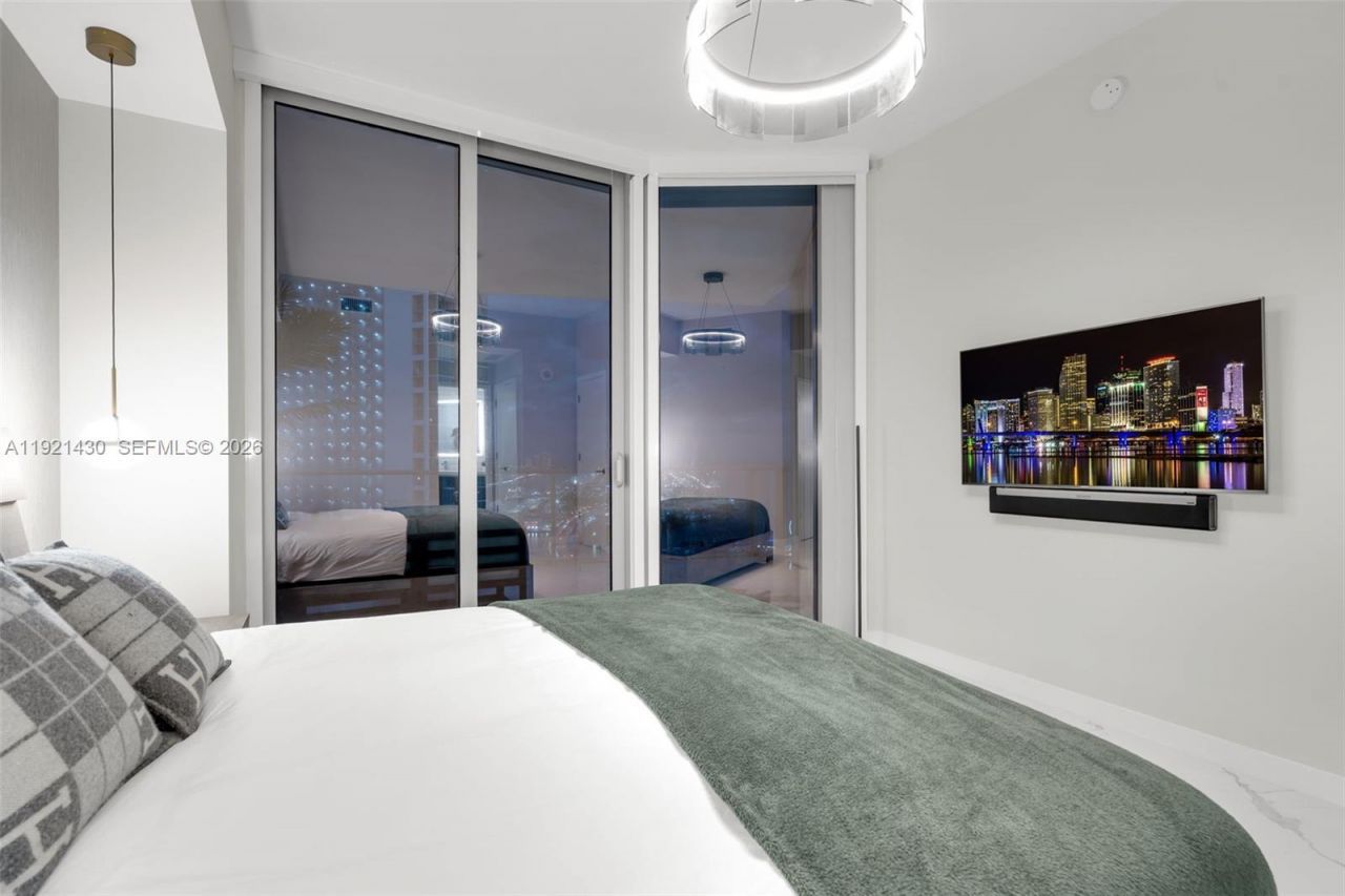 851 NE 1st Ave, Unit 4009, Miami, FL 33132 Photo