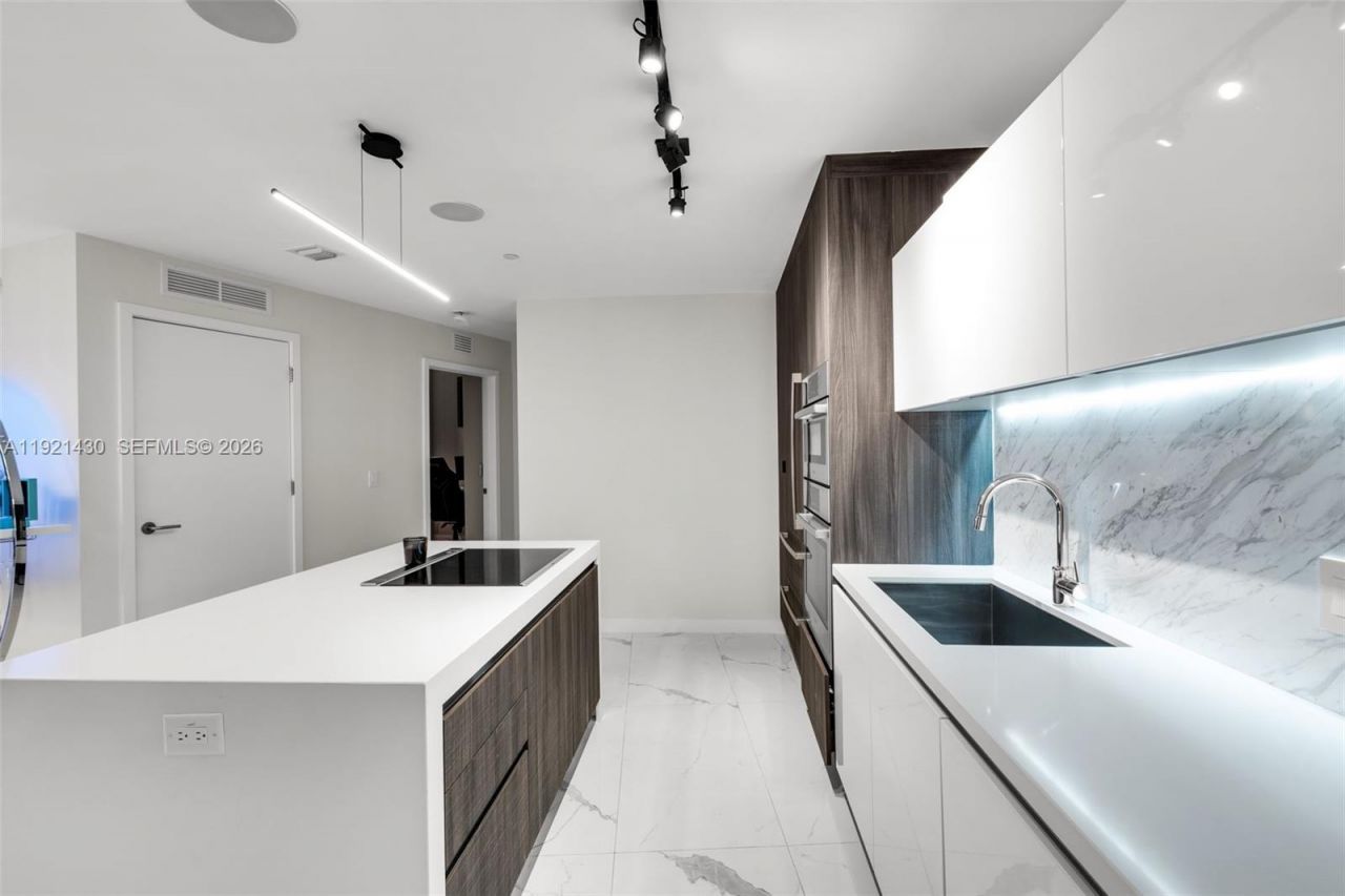 851 NE 1st Ave, Unit 4009, Miami, FL 33132 Photo