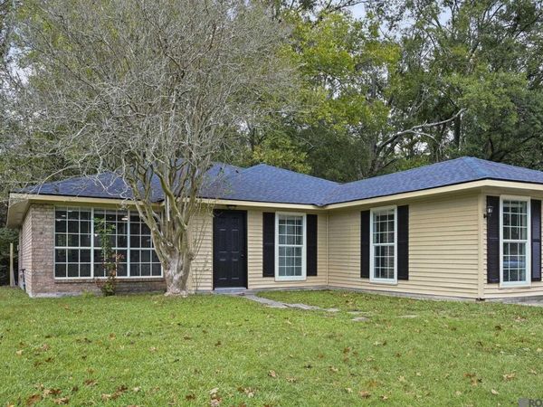 8724 Metairie Dr, Baton Rouge, LA 70810