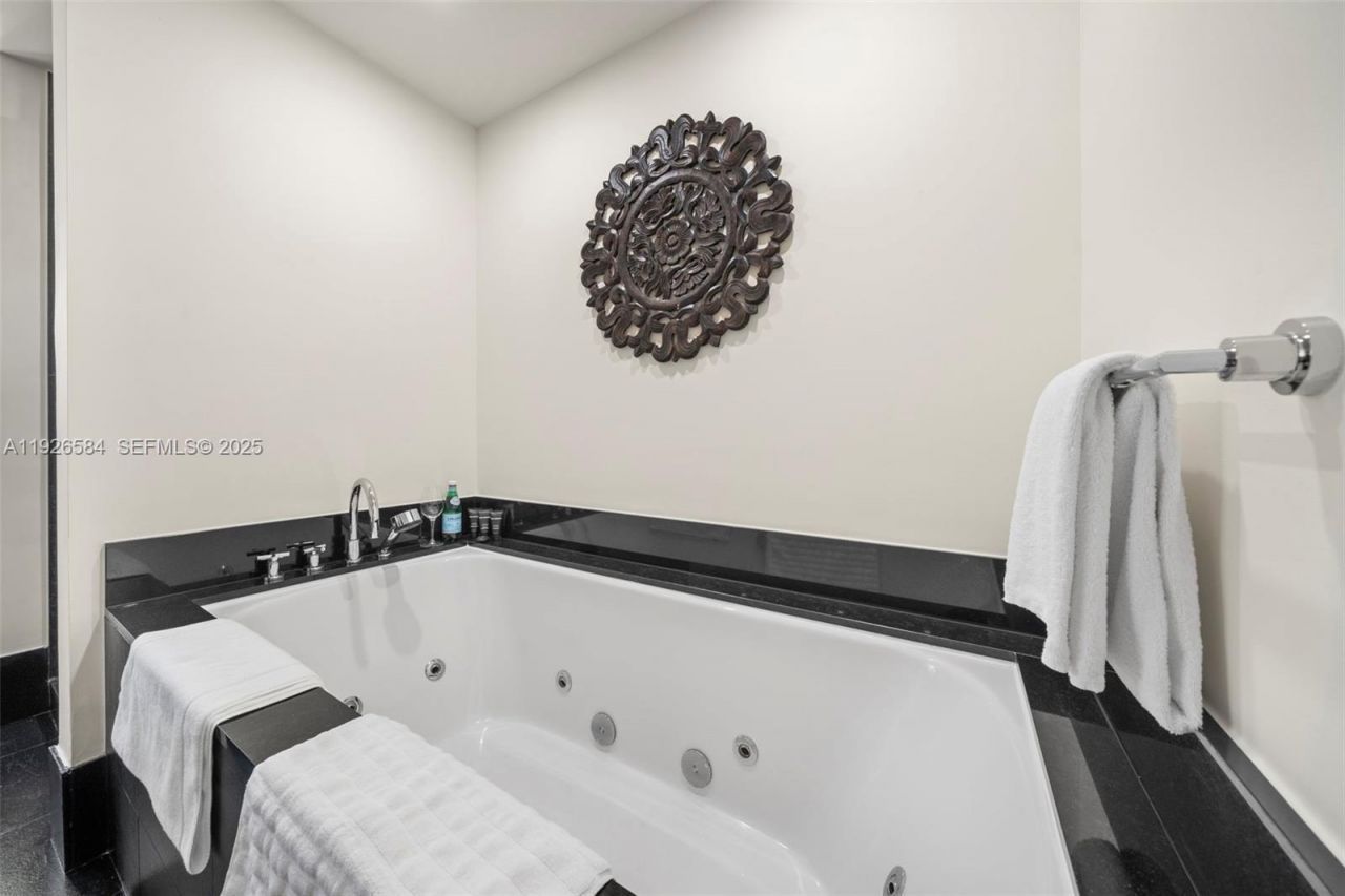 101 20th St, Unit 3202, Miami Beach, FL 33139 Photo