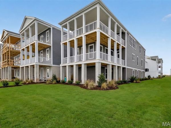 210 Marais Temps Clair Way, St Charles, MO 63301