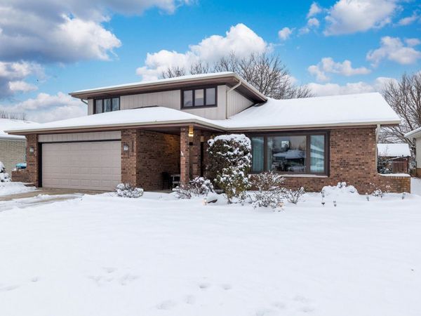 8058 Circle Drive, Palos Hills, IL 60465