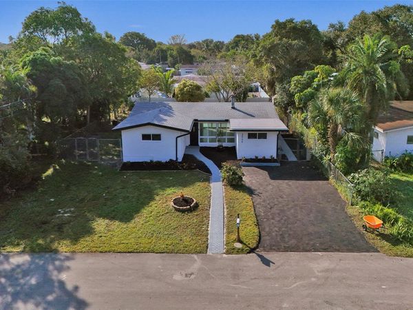 3024 SW 10th St, Fort Lauderdale, FL 33312