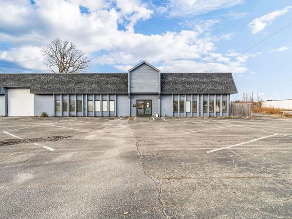 1567 Hammond Street, Bangor, ME 04401