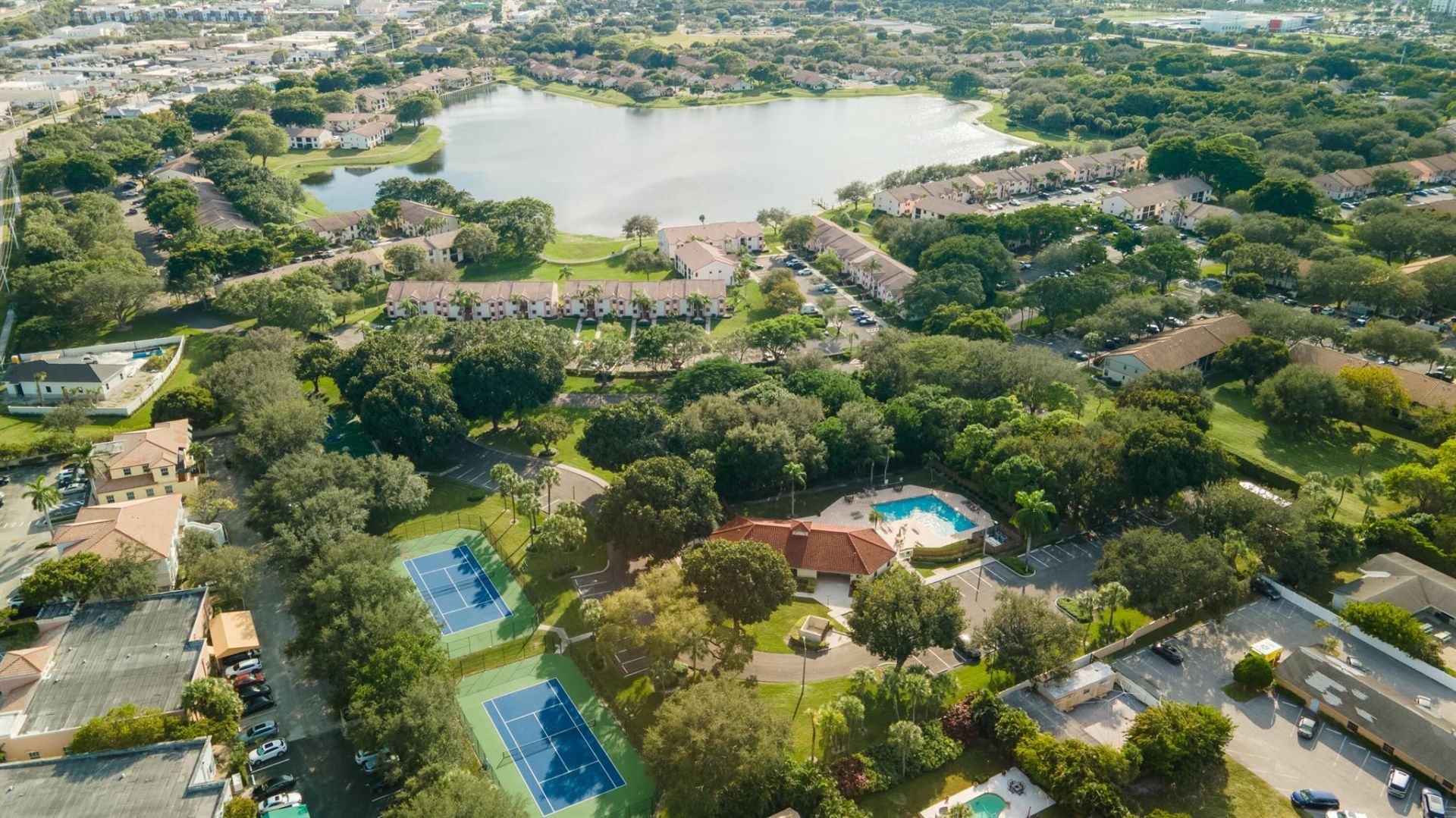 2900 Olivewood Terrace, Unit 201, Boca Raton, FL 33431 Photo