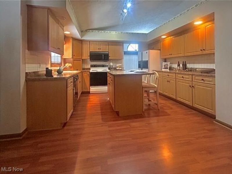 6684 Hidden Lake Trail, Brecksville, OH 44141 Photo 3