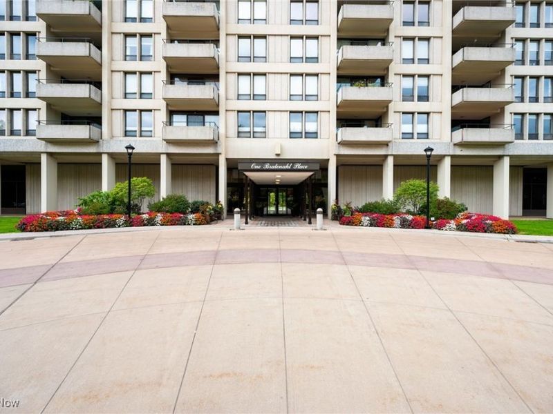 1 Bratenahl Place, Unit 701, Cleveland, OH 44108 Photo 3