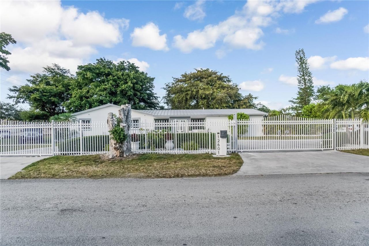 12601 SW 204th St, Miami, FL 33177 Photo