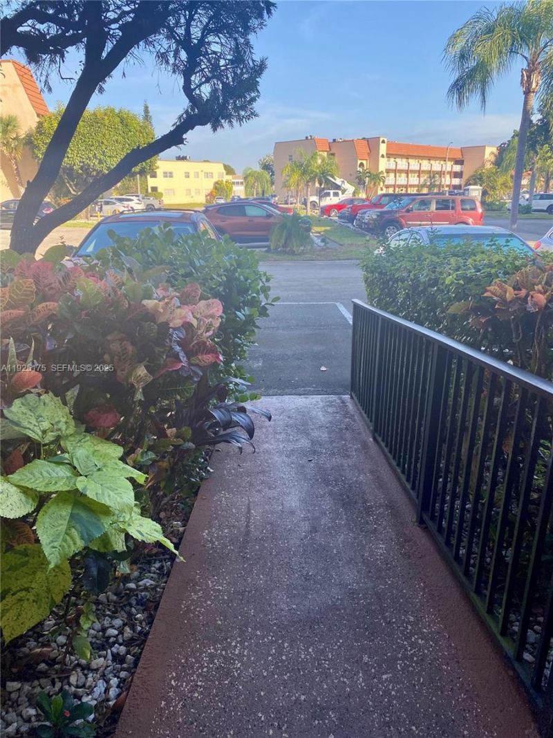 9261 Sunrise Lakes Blvd, Unit 103, Sunrise, FL 33322 Photo