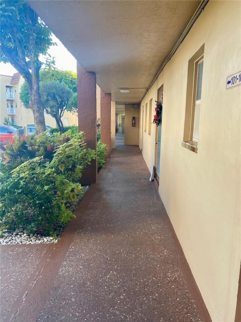 9261 Sunrise Lakes Blvd, Unit 103, Sunrise, FL 33322 Photo