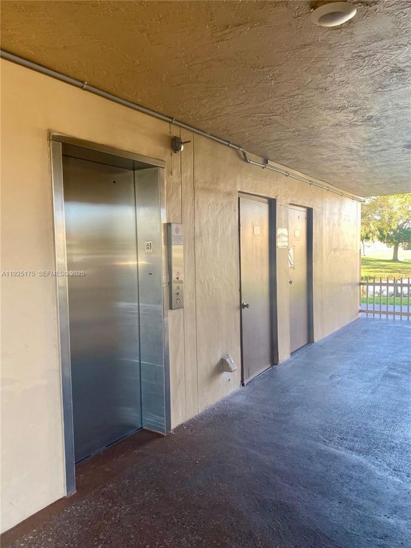 9261 Sunrise Lakes Blvd, Unit 103, Sunrise, FL 33322 Photo