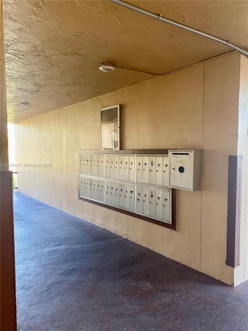 9261 Sunrise Lakes Blvd, Unit 103, Sunrise, FL 33322 Photo