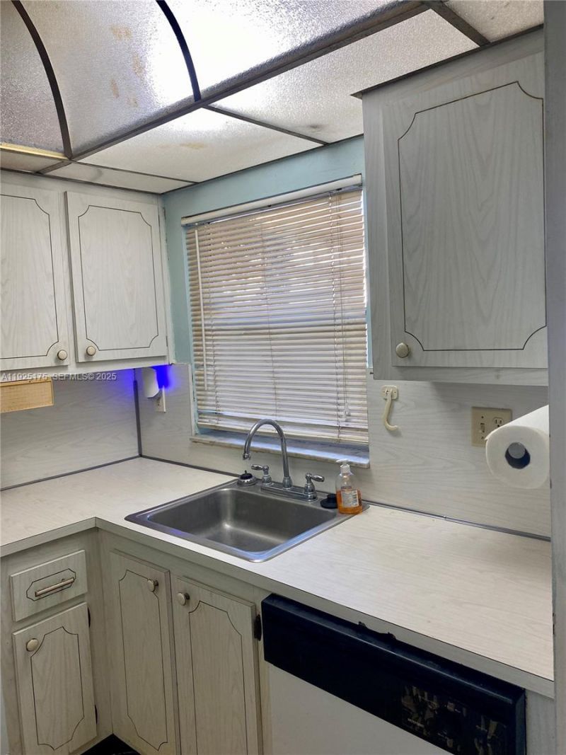 9261 Sunrise Lakes Blvd, Unit 103, Sunrise, FL 33322 Photo