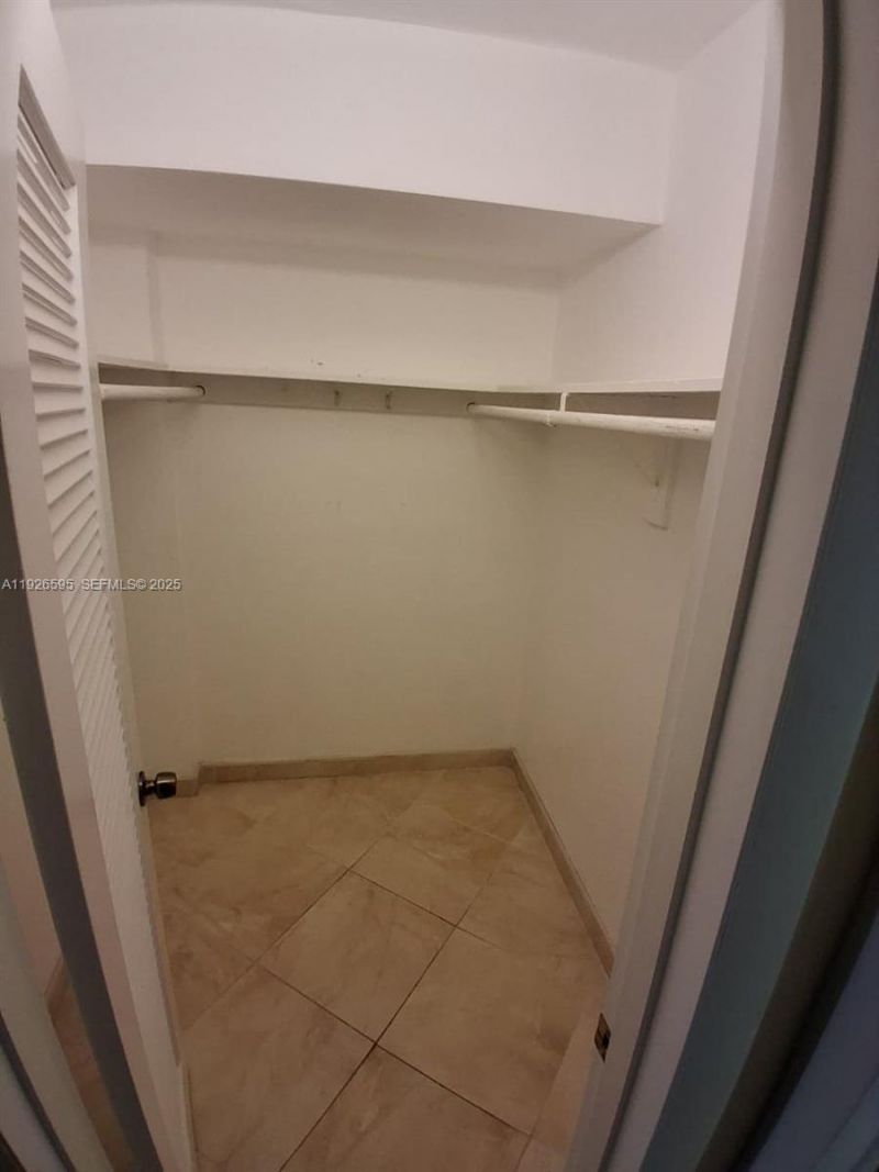 2905 Point East Dr, Unit L302, Aventura, FL 33160 Photo