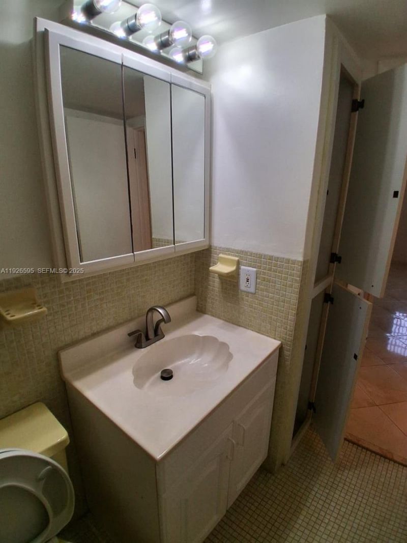 2905 Point East Dr, Unit L302, Aventura, FL 33160 Photo