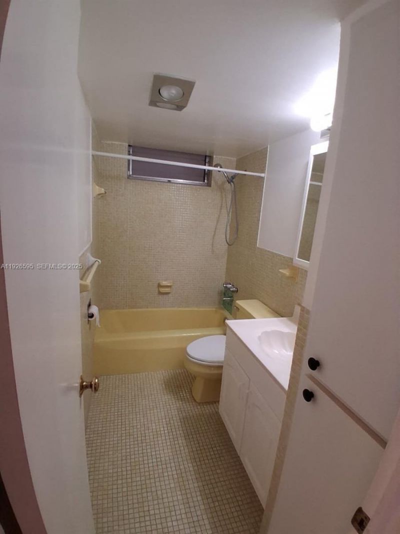 2905 Point East Dr, Unit L302, Aventura, FL 33160 Photo