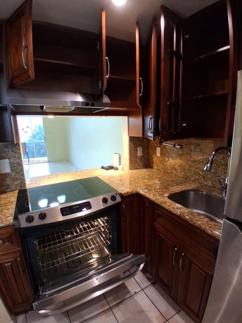 2905 Point East Dr, Unit L302, Aventura, FL 33160 Photo